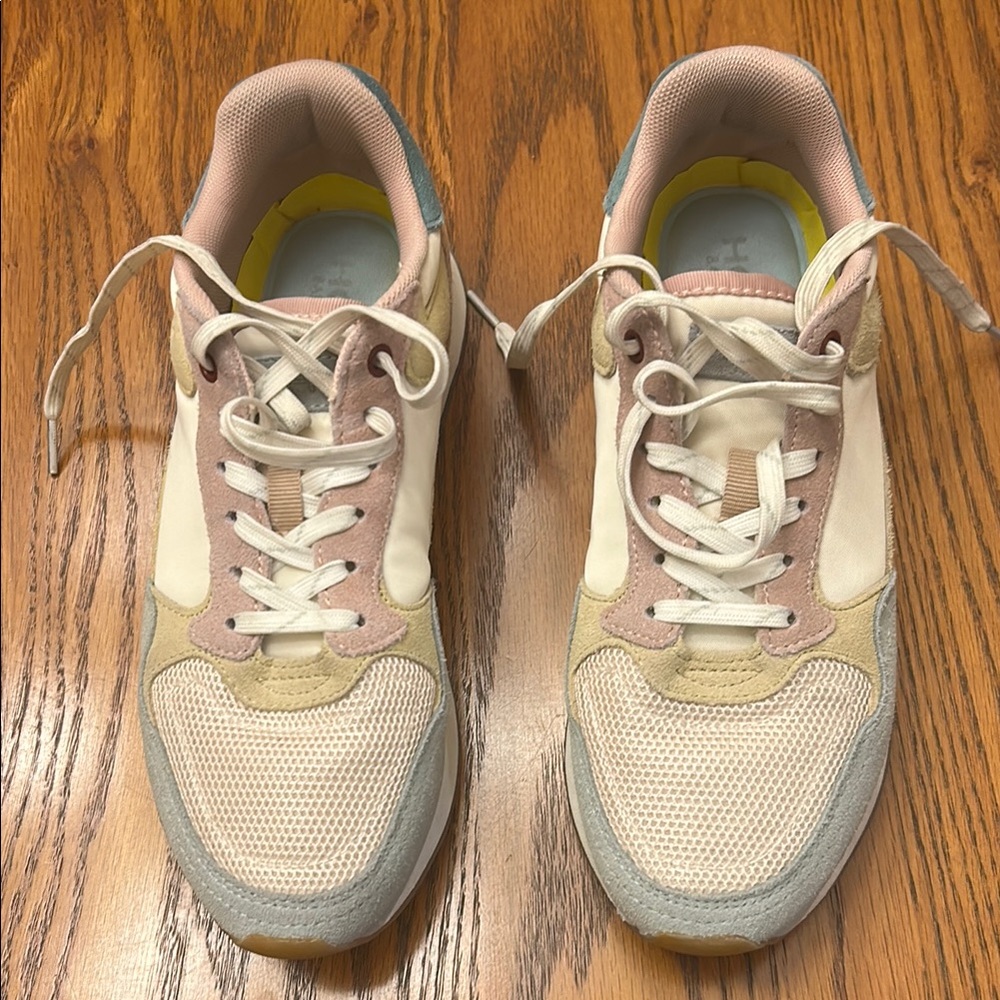 Stylish Women's Sneakers in Cream and Pink